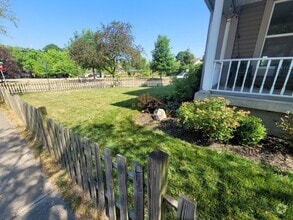 Building Photo - SIGN A LEASE BY JULY 24TH - GET SEPTEMBER ...