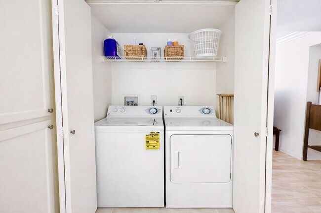 Building Photo - Poolside Condo