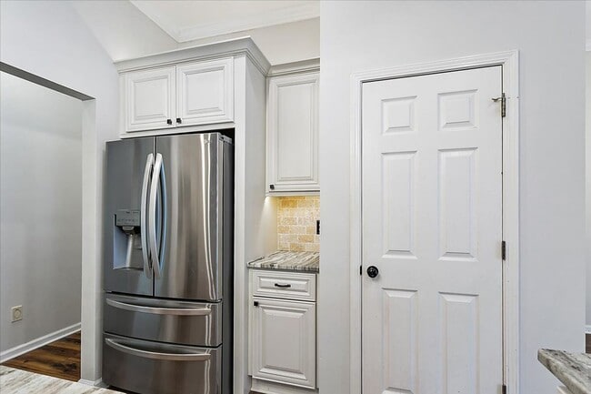 Building Photo - Beautiful Pool Home in highly desired Osprey Pointe!