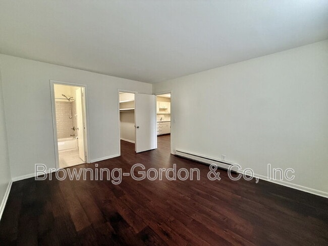 Building Photo - 2601 Hillsboro Pike