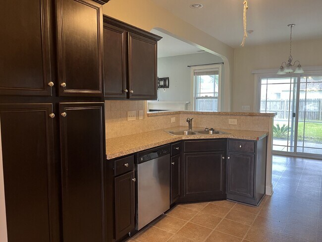 Building Photo - 834 Solomon Dr