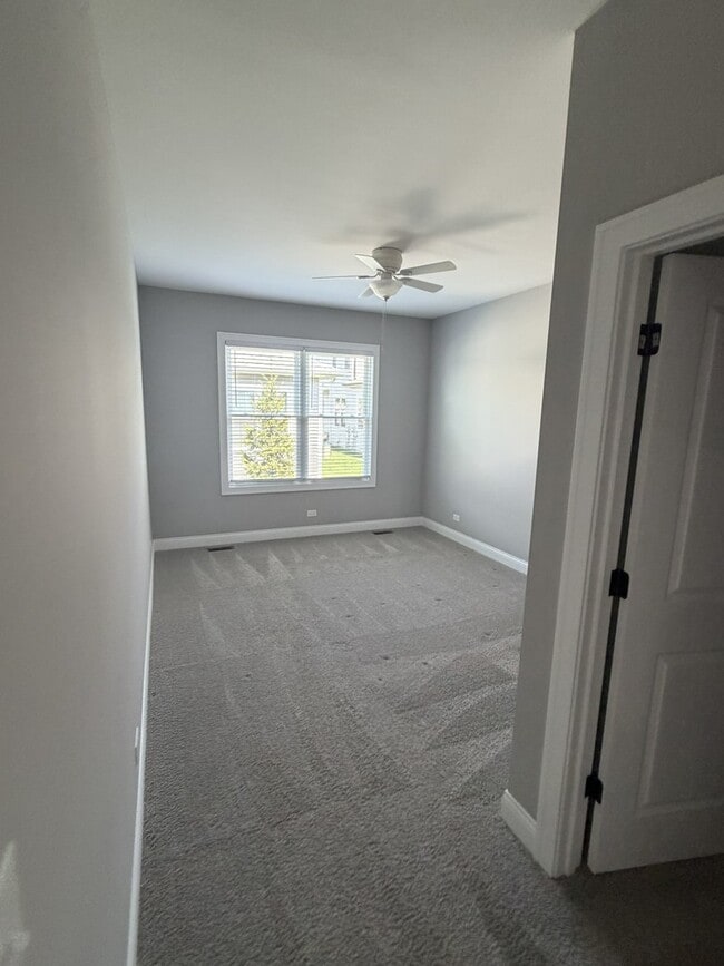 Building Photo - 717 Quail Ln