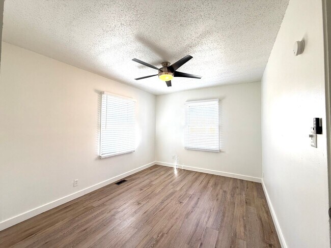 Building Photo - Adorable 3 bed/1.5 bath house with yard