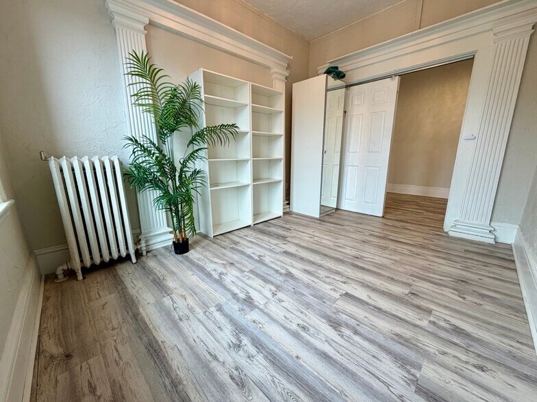 Building Photo - 14 Glenville Ave