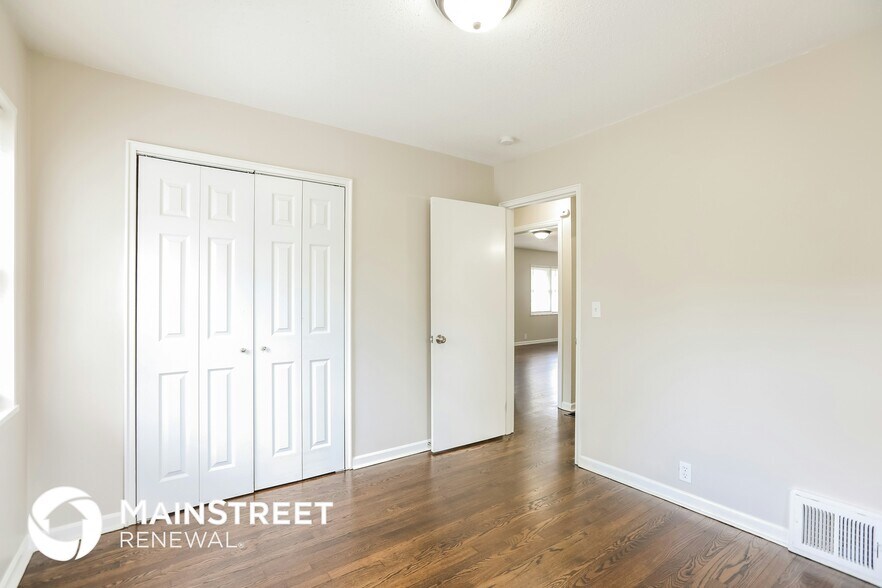 Building Photo - 1435 E 66th Terrace