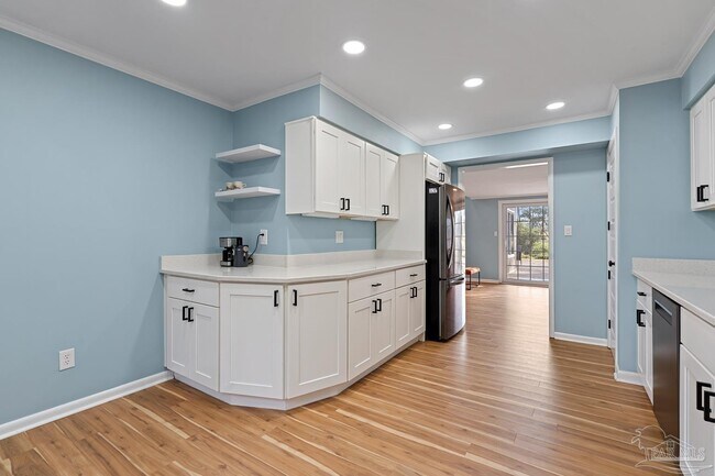 Building Photo - 4844 Huron Dr