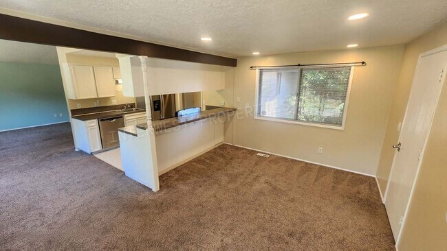 Building Photo - 3 bd 2 ba Ranch Style Beaverton Home with W/D in Unit, 2 Car Garage and Large Fenced Yard!