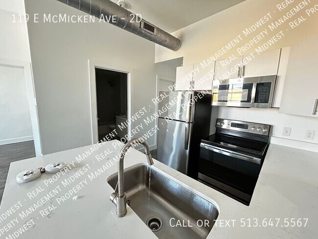Building Photo - 119 E McMicken Ave