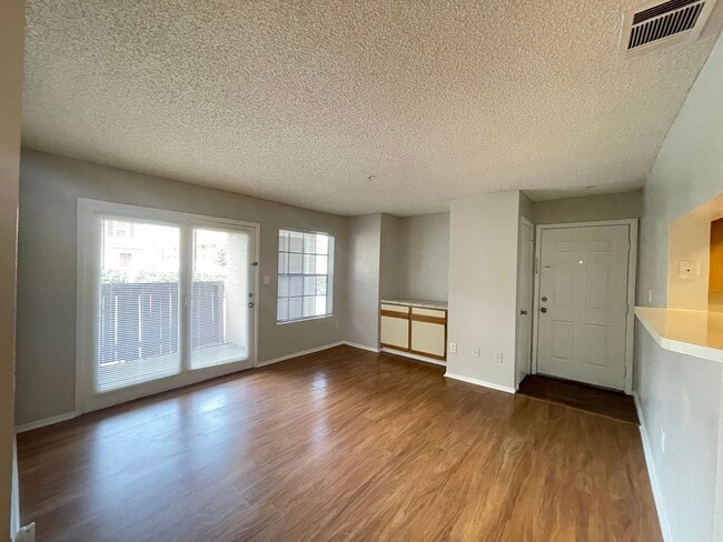 Building Photo - 2 Bed / 1 Bath Condo in Gated Comm. In Altamonte Springs. Available Now!