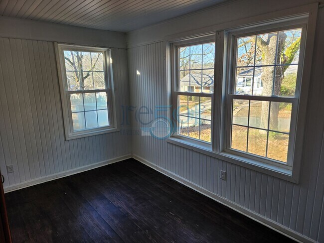 Building Photo - Great Family Home!  4BR 2 BA