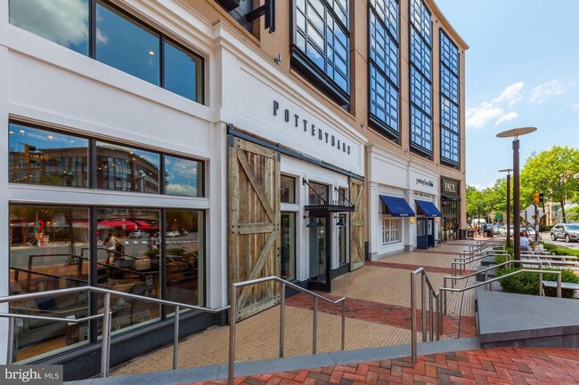 Building Photo - Beautiful 1BR/1BA in Downtown Bethesda. Al...