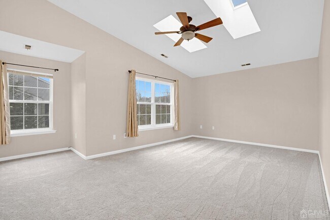 Building Photo - 7 Rondell Ln