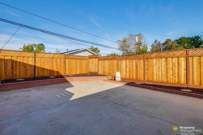 Building Photo - Stylish San Jose Home and Private Yard