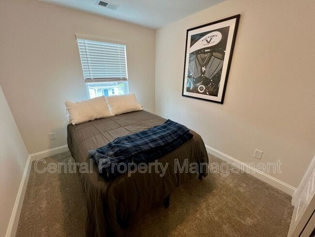 Building Photo - 16 Camden Wds Trl