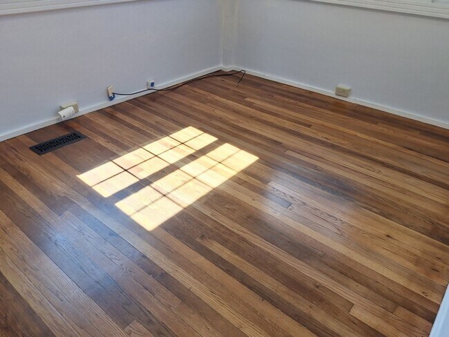 Building Photo - Cute white cottage with white picket fence & Huge deck off back door!