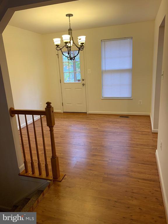 Building Photo - 43506 Postrail Square