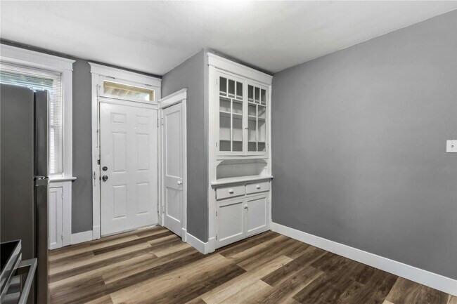 Building Photo - 4234 Dewey Ave