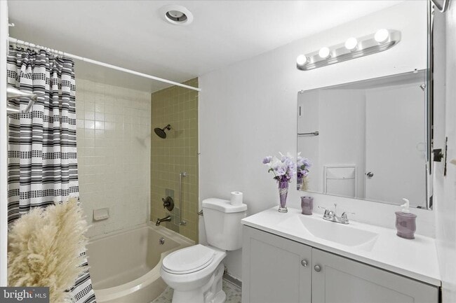 Building Photo - 3360 Huntley Sq Dr