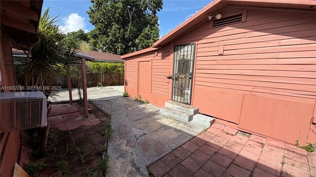 Building Photo - 329 NE 58th St