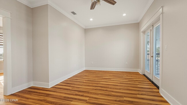 Building Photo - 1719 Country Club Dr