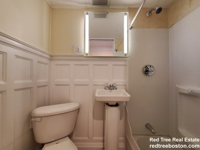 Building Photo - 1616 Beacon St