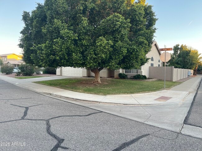 Building Photo - 1691 E Park Ave