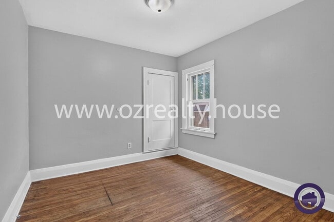 Building Photo - 3644 Leybourn Ave