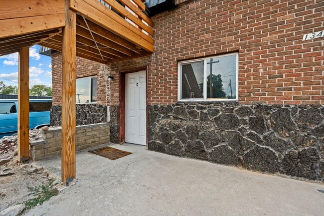 Building Photo - Poplar