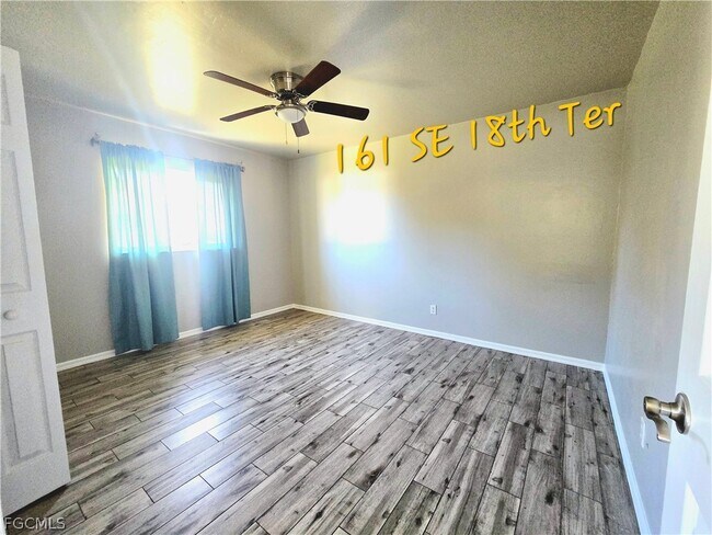 Building Photo - 161 SE 18th Terrace