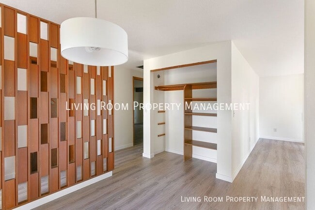 Building Photo - 9809 SW 49th Ave