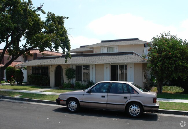 Building Photo - 6212 Warner Ave