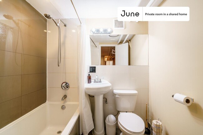 Building Photo - Private bedroom in 5 bed/1.5 bath Home