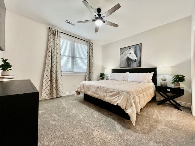 Building Photo - NEW, big, beautiful, Executive Home Libert...