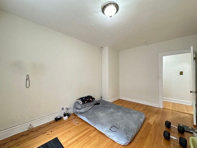 Building Photo - 918 Green Bay