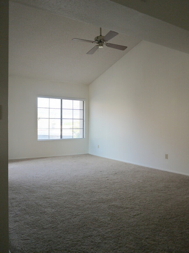 Building Photo - Great Location! 1 Bedroom 1 Bathroom Condo near ASU.