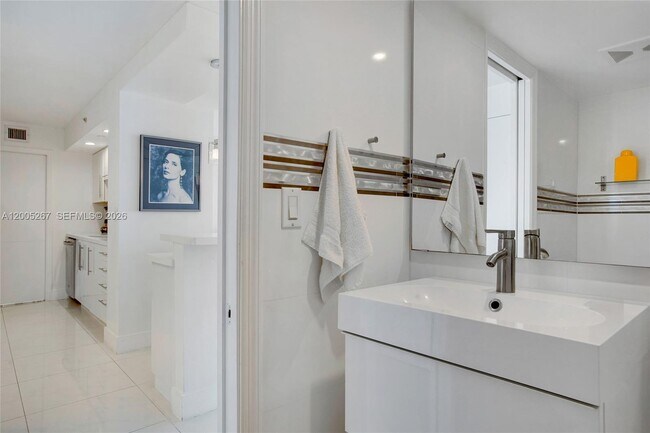 Building Photo - 6917 Collins Ave