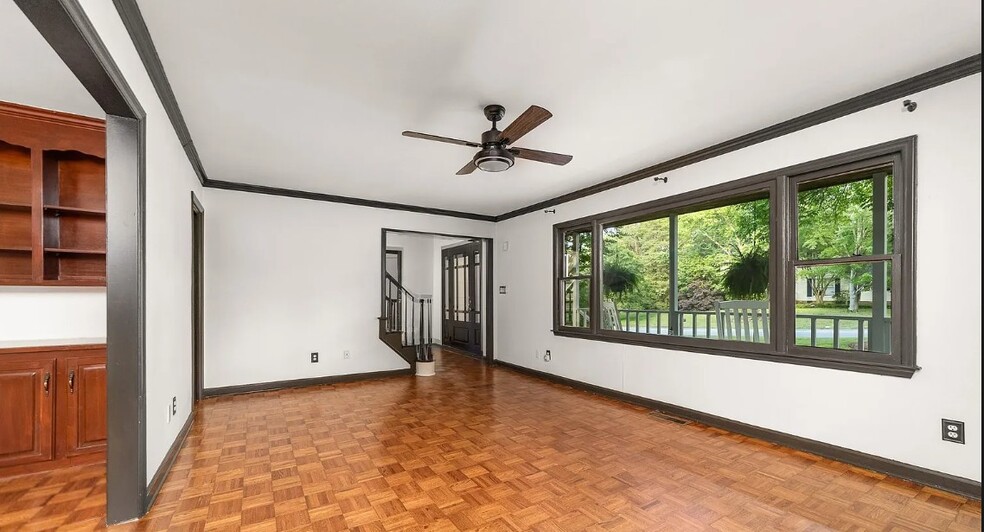 Living Room - 552 Blue Rock Dr