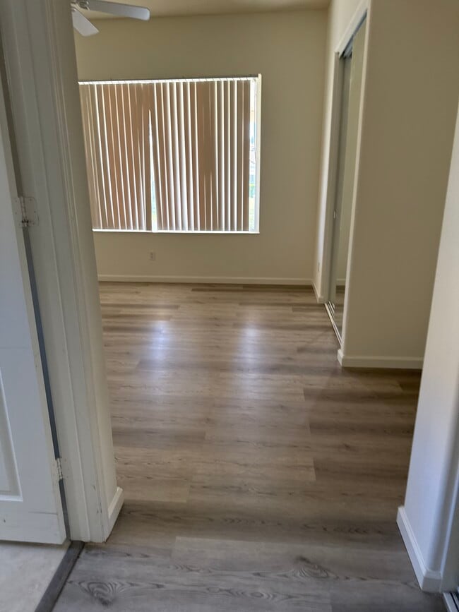 Building Photo - 5001 Rolling Hills Ave