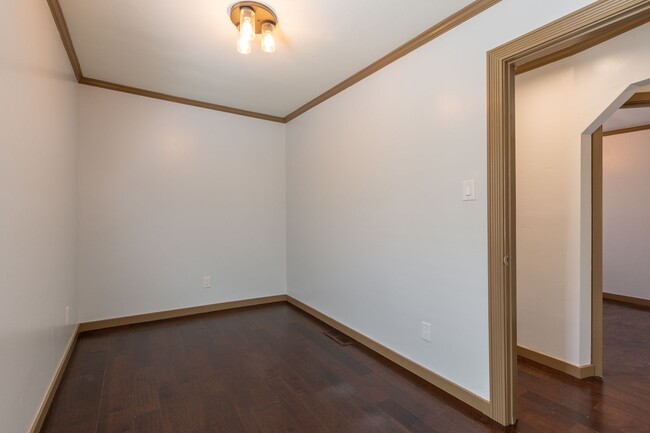 Building Photo - 3 Bed / 2 Bath San Bruno charmer is ready ...