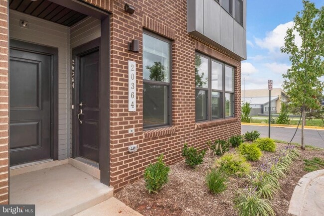 Primary Photo - 20364 Newfoundland Sq