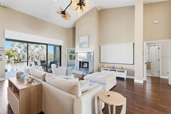 Building Photo - 909 Allegro Ln