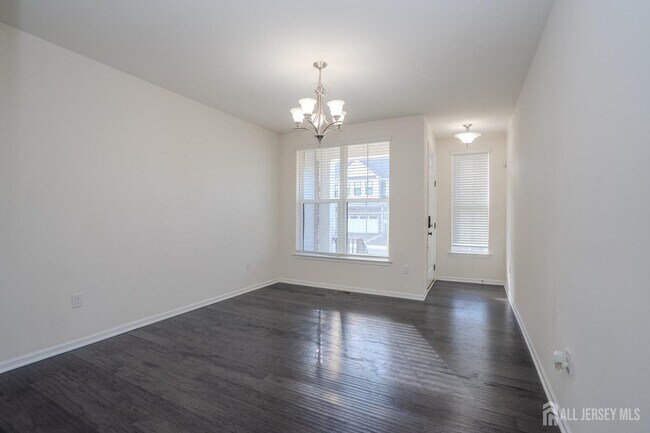 Building Photo - 16 Clover Ln