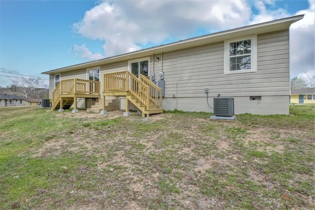 Building Photo - 17 Hiland Pl