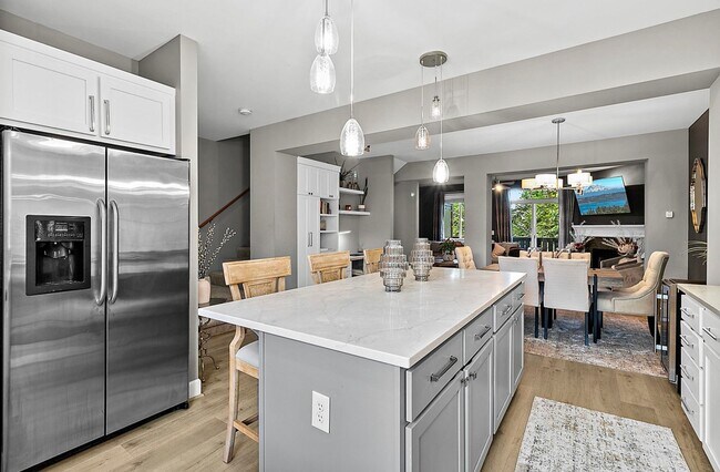 Building Photo - 4Bd/2.5Ba Renton Townhome