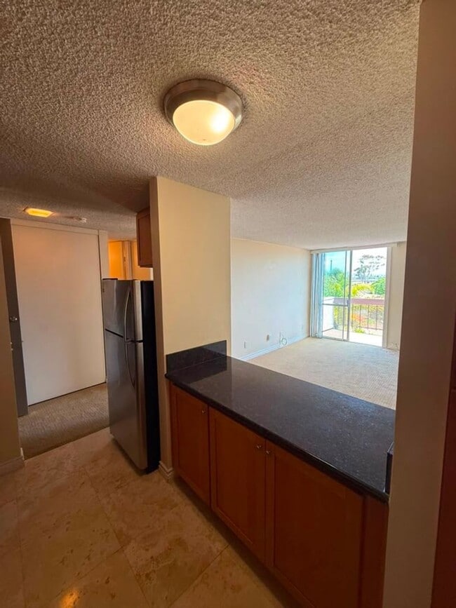 Building Photo - One Bedroom 1 Bath- Private Resort Complex Condo in Point Loma