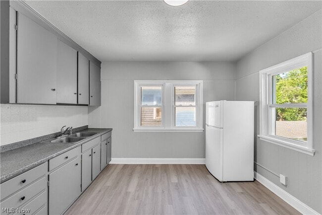 Building Photo - 4797 E 84th St