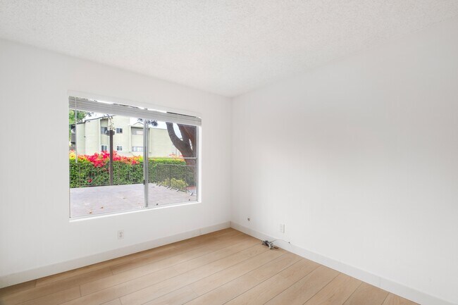 Building Photo - 1109 Summertime Ln