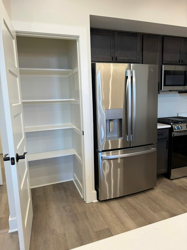 Building Photo - 106 E Erie St