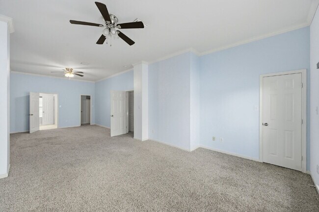 Building Photo - "Chic Urban Living: Spacious 2-Bed, 2-Bath Townhouse in Houston's Heart!"