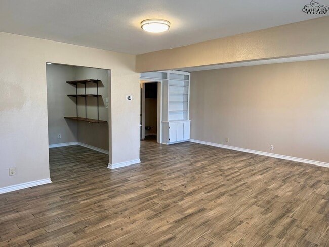 Building Photo - 1408 Normandy Dr